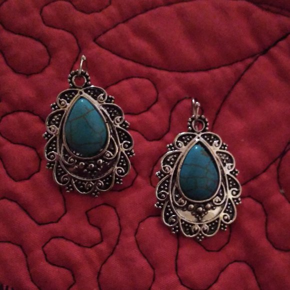 Western Style Earrings - Picture 1 of 3